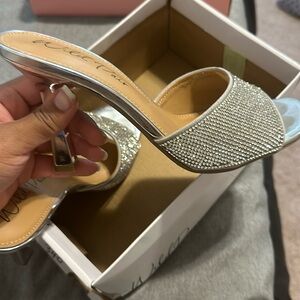 Wild pair silver diamond heel size 7m in women practically 4inches tall